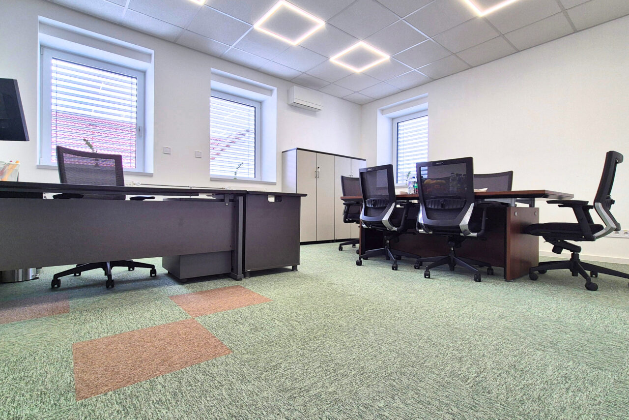 Obecný úrad Tureň, kobercové štvorce do kancelárie, lepená vinylová podlaha Gerflor