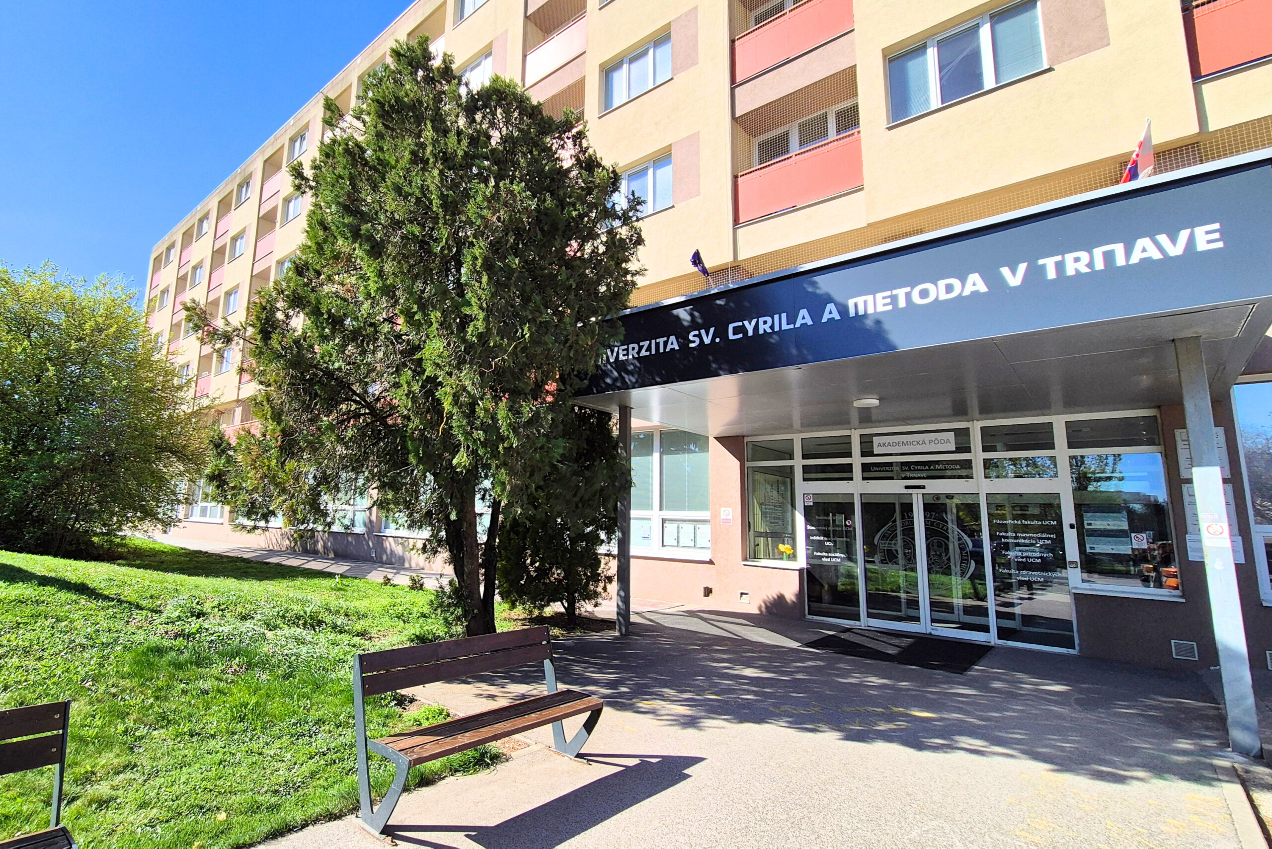 podlahy do školy, odolné PVC podlahy, Univerzita sv. Cyrila a Metoda v Trnave, podlahy Gerflor a Fatra